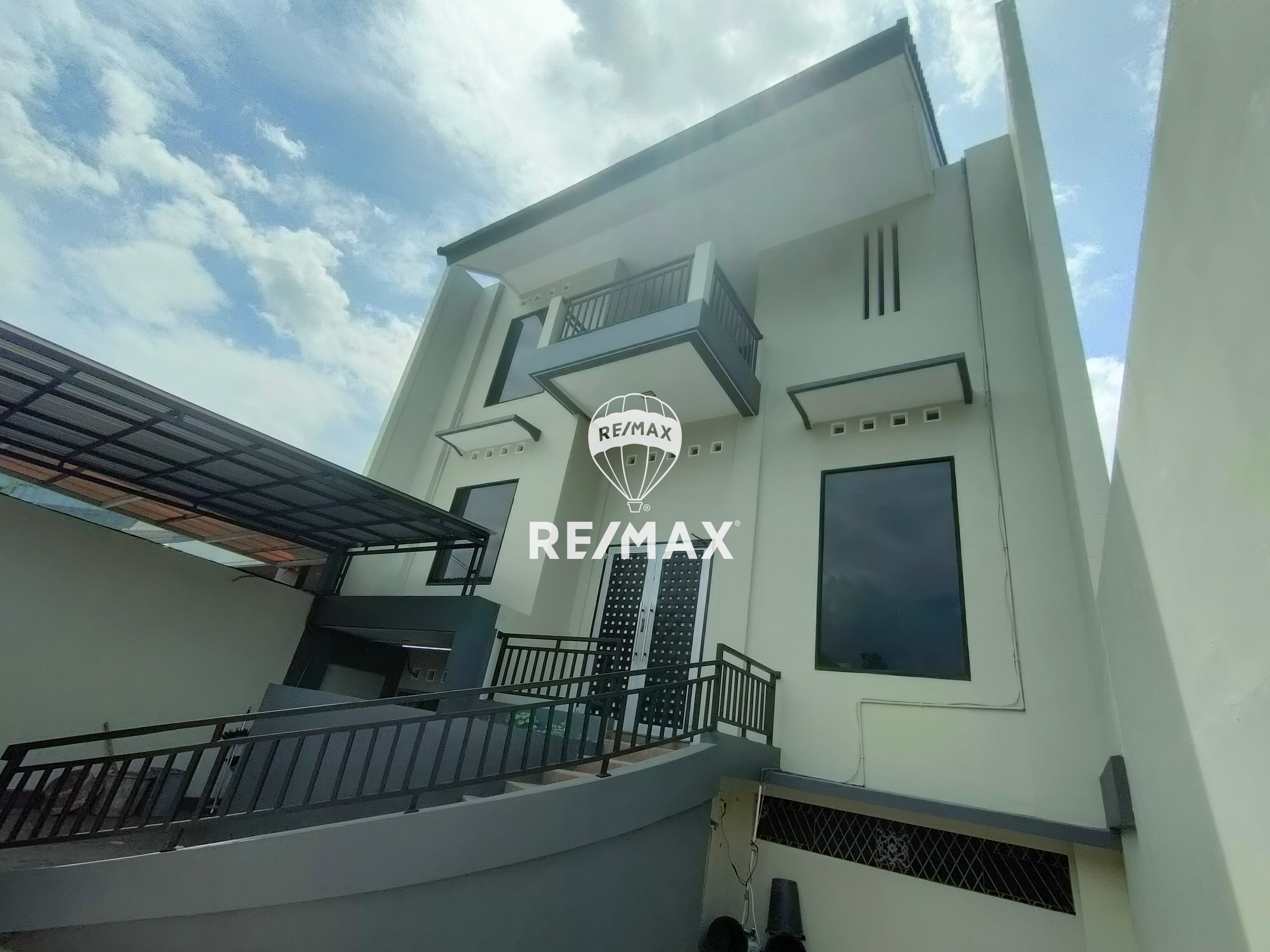 Dijual Rumah Meruya Utara Cocok Usaha Pinggir Jalan